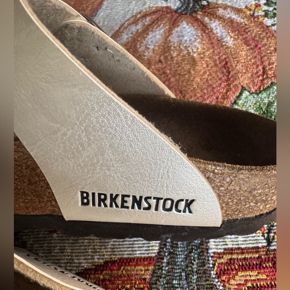 BIRKENSTOCK WOMENS PEARL WHITE SANDALS - Picture 11 of 11